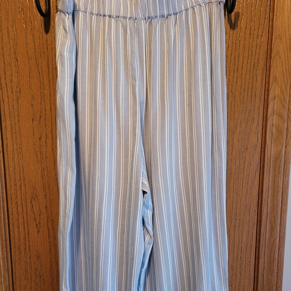 American Eagle- wide leg capris